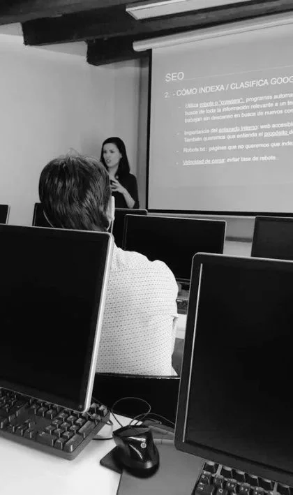 Amalia Miralles formando en SEO